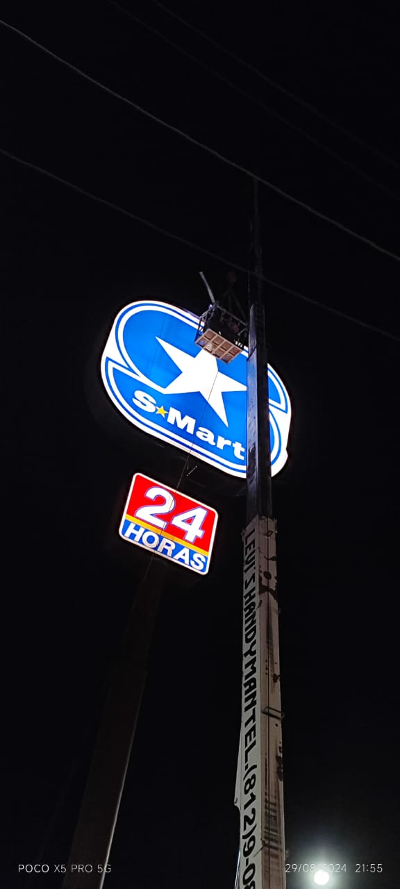 Anuncio S-Mart Instalado - Vista de Fachada